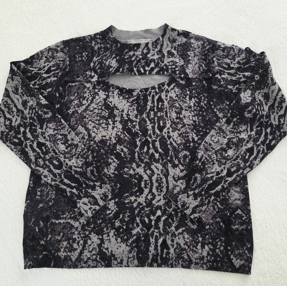 Daniel Rainn ✨️ Black and Gray Snake Print Sweater